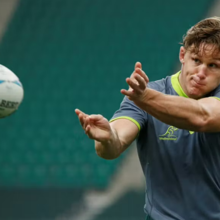 Hooper to return for Wallabies, Slipper to remain captain