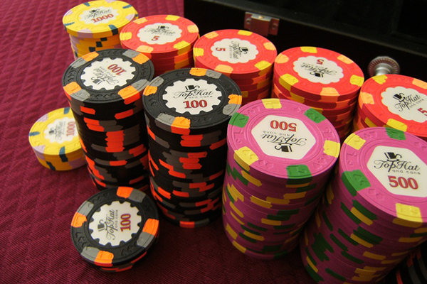Tìm hiểu về chip được sử dụng trong trò chơi poker