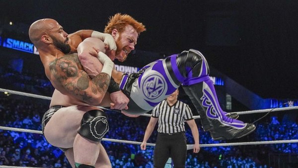 A WWE Smackdown wrestler narrowly avoids a neck injury following a dangerous fall, as captured in a video