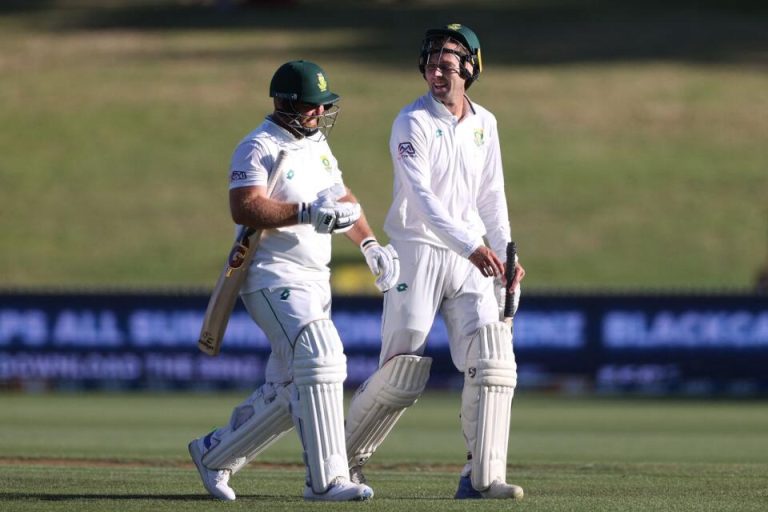 South Africa holds steady against New Zealand after Ravindra’s impact in Hamilton