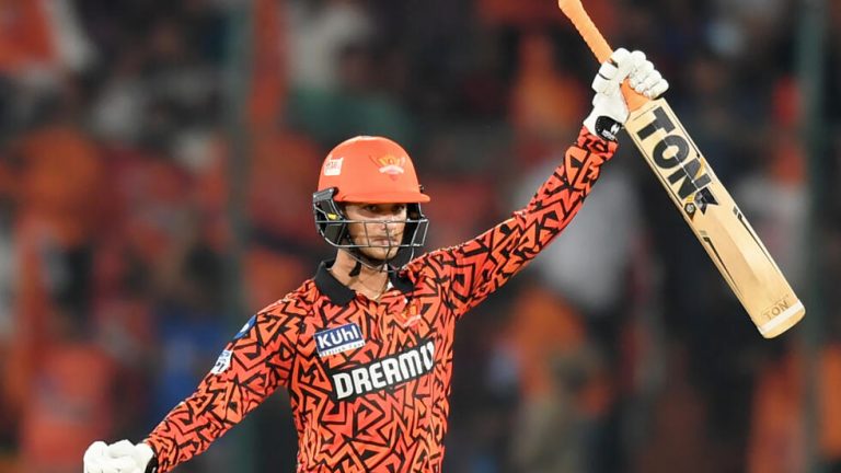 Sunrisers Hyderabad Sets Record-breaking IPL Total, Defeats Mumbai Indians in High-scoring Thriller