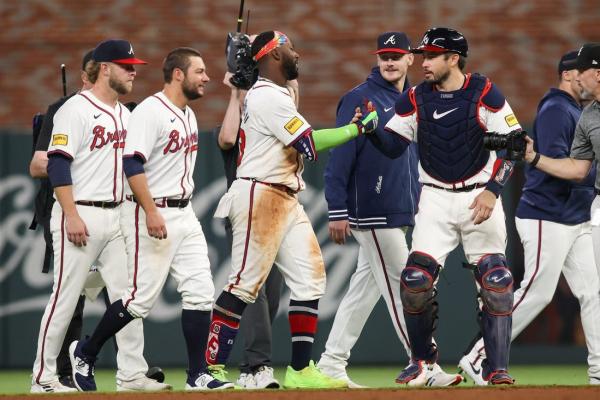 Braves win the series by sweeping the Marlins with a walk-off victory in the tenth game of the series