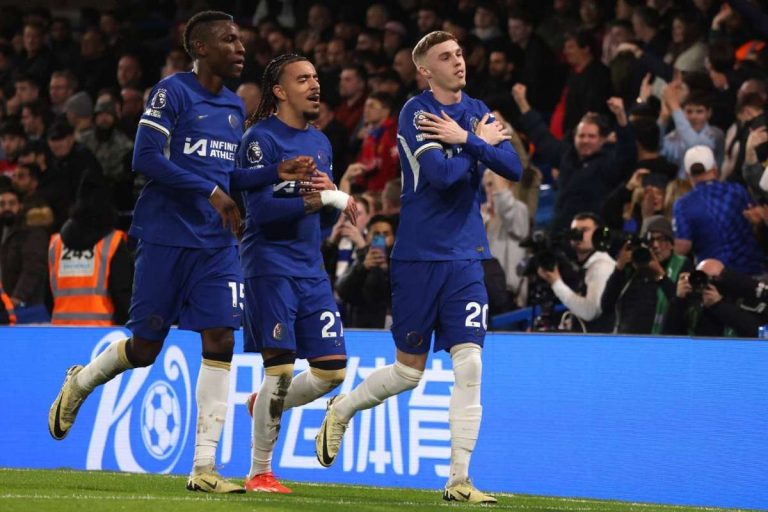 Chelsea Triumph Over Manchester United Thanks to Record-Breaking Cole Palmer