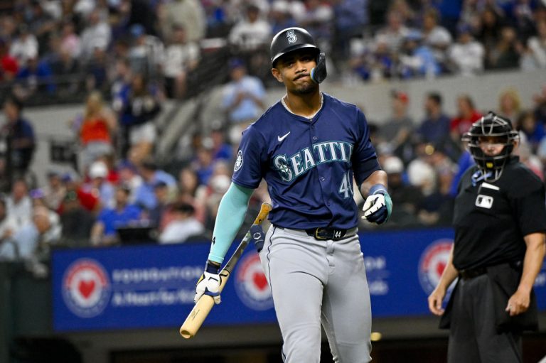 MLB roundup: Mariners overcome Rangers with home run by Julio Rodriguez to take first