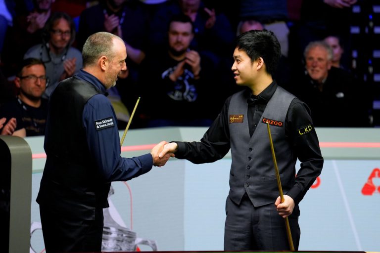 Mark Williams Bows Out of Crucible’s First Round, Si Jiahui Emerges Victorious