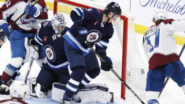 Thrilling NHL Playoff Opener: Jets Edge Avalanche in High-Scoring Spectacle