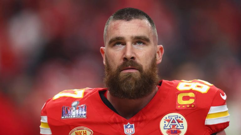 Kelce Stays in Kansas City: Chiefs Secure Tight End with Landmark Contract Extension