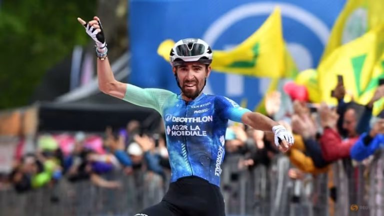 Valentin Paret-Peintre Secures Giro d’Italia Stage 10 Victory with Late Attack
